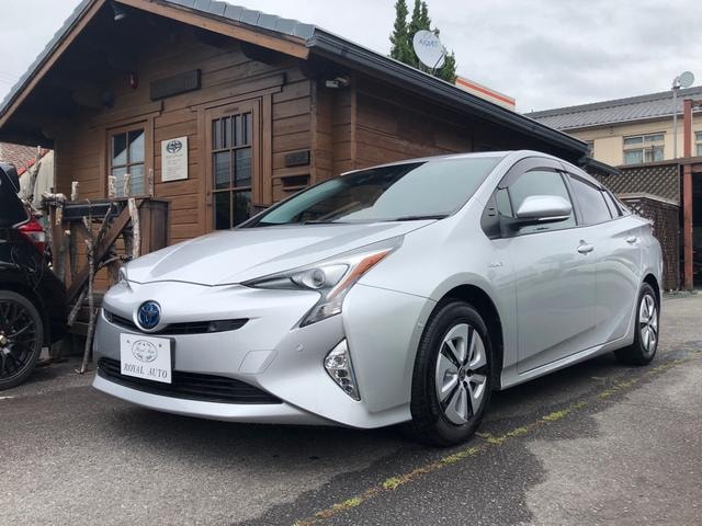 Toyota PRIUS 2018 — фото автомобиля 1
