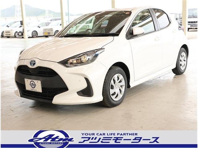 Toyota YARIS 2021 — фото автомобиля