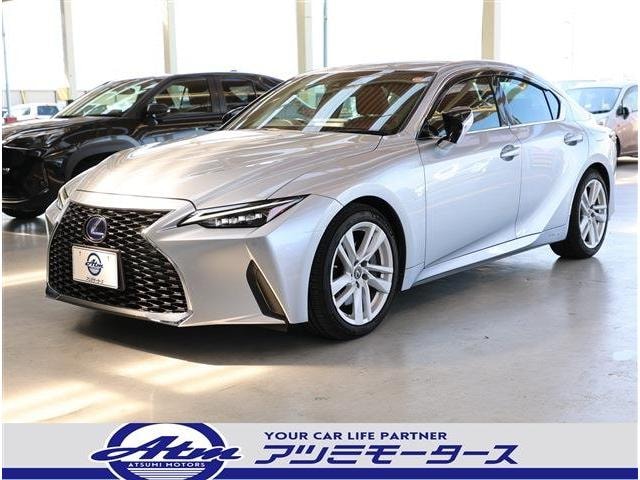 Lexus IS 2021 — фото автомобиля 1
