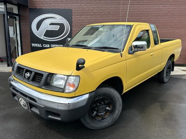 Nissan DATSUN PICK UP 2000 — фото автомобиля 1
