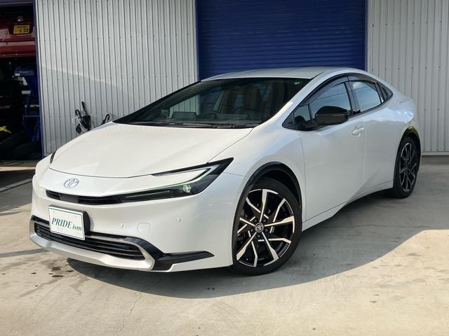 Toyota PRIUS 2023 — фото автомобиля 1