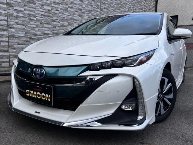 Toyota PRIUS PHV 2018 — фото автомобиля 1