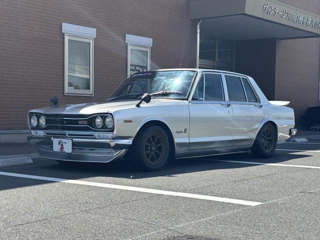 Nissan SKYLINE 1972 — фото автомобиля 1