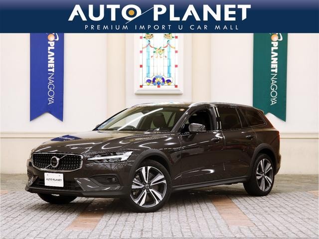 Volvo V60 2024 — фото автомобиля 1