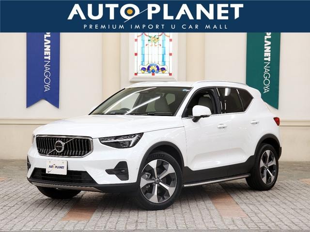 Volvo XC40 2025 — фото автомобиля 1