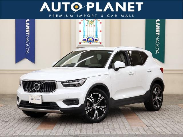Volvo XC40 2022 — фото автомобиля 1