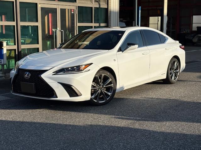 Lexus ES 2019 — фото автомобиля