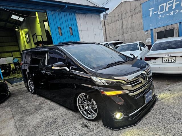 Toyota VELLFIRE 2017 — фото автомобиля 1