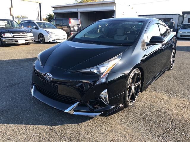 Toyota PRIUS 2017 — фото автомобиля 1