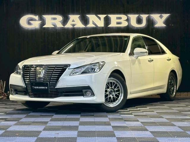 Toyota CROWN 2013 — фото автомобиля 1