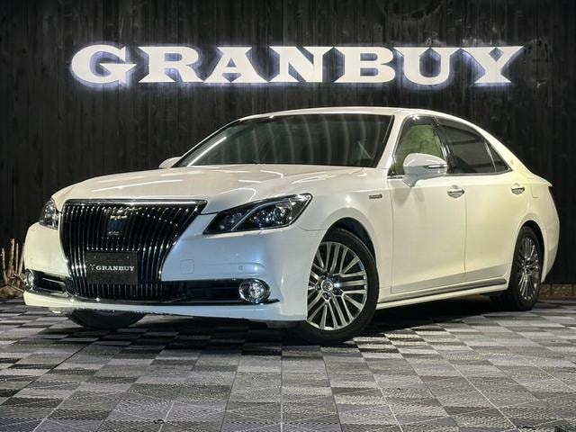 Toyota CROWN MAJESTA 2013 — фото автомобиля