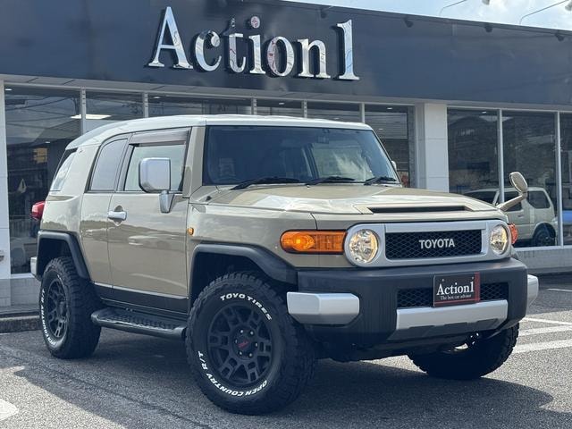 Toyota FJ CRUISER 2012 — фото автомобиля