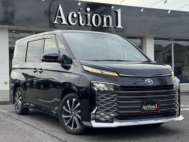 Toyota VOXY 2022 — фото автомобиля 1