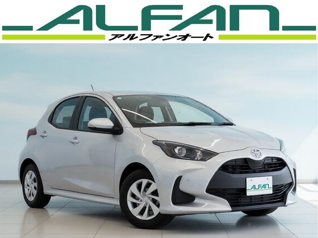 Toyota YARIS 2022 — фото автомобиля