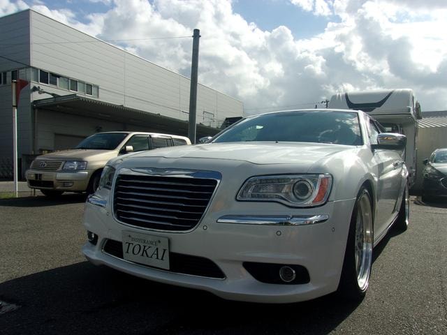Chrysler 300 2013 — фото автомобиля 1