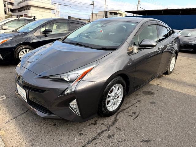 Toyota PRIUS 2017 — фото автомобиля 1