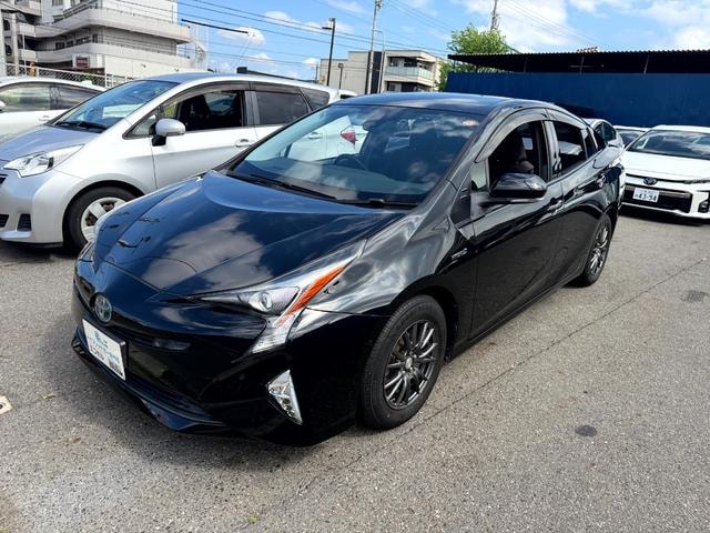 Toyota PRIUS 2017 — фото автомобиля 1