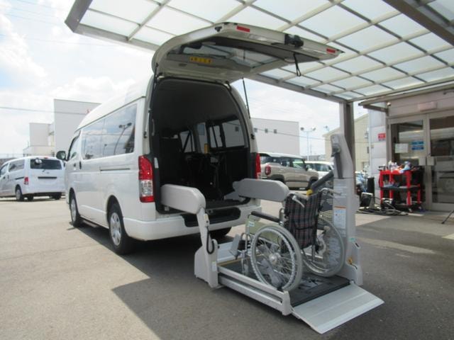 Toyota HIACE VAN 2015 — фото автомобиля 1