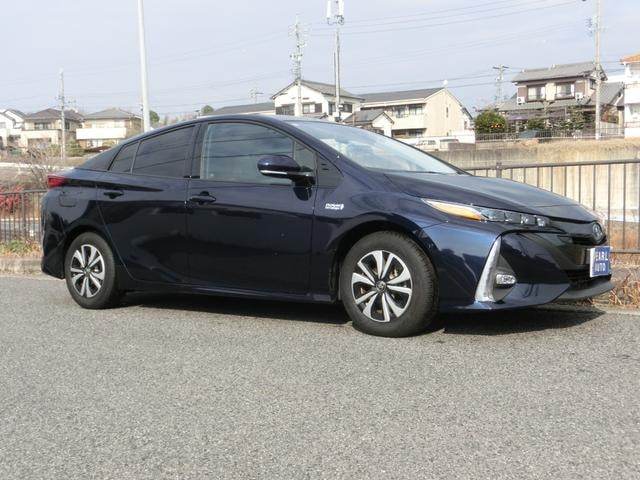 Toyota PRIUS PHV 2019 — фото автомобиля 1