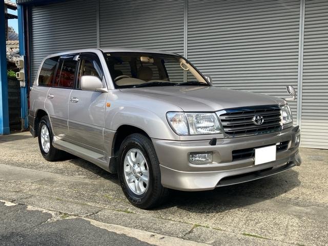 Toyota LAND CRUISER 100 2002 — фото автомобиля