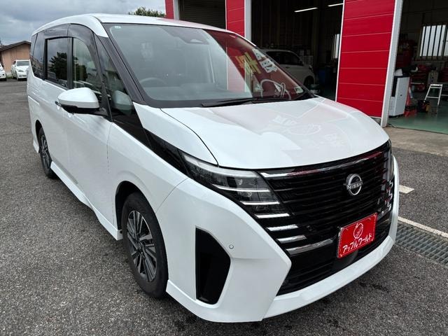 Nissan SERENA 2023 — фото автомобиля 1
