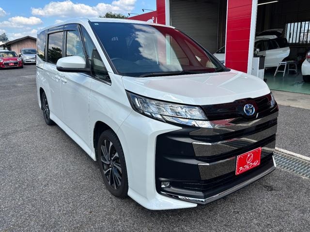 Toyota NOAH 2023 — фото автомобиля 1