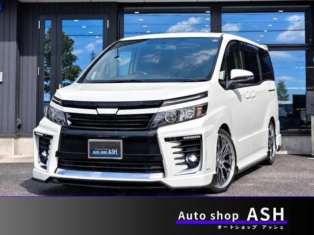 Toyota VOXY 2016 — фото автомобиля