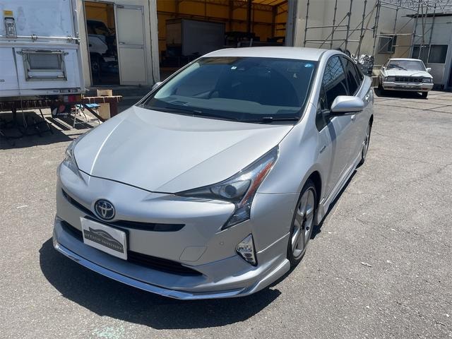 Toyota PRIUS 2017 — фото автомобиля 1