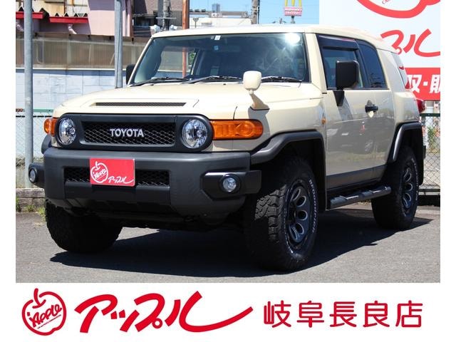 Toyota FJ CRUISER 2017 — фото автомобиля
