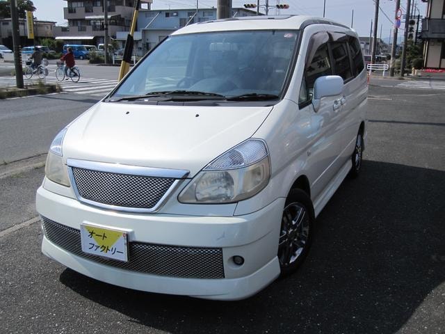 Nissan SERENA 2002 — фото автомобиля 1