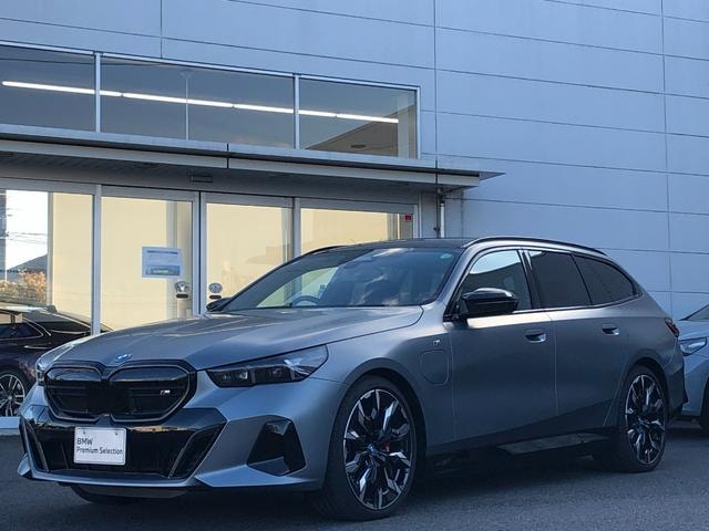 Bmw i5 2024 — фото автомобиля 1