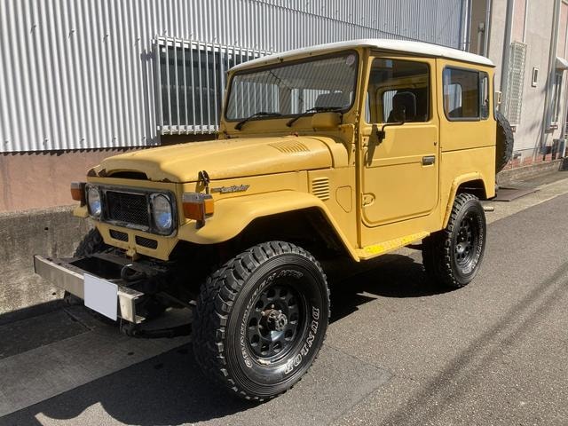 Toyota LAND CRUISER 40 1983 — фото автомобиля