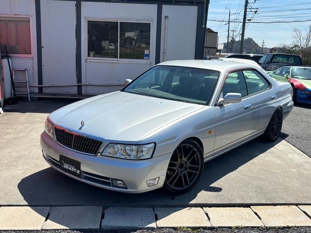 Nissan LAUREL 2012 — фото автомобиля 1
