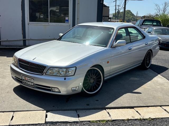Nissan LAUREL 2000 — фото автомобиля 1