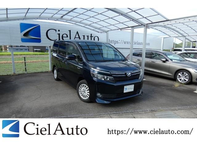 Toyota VOXY 2015 — фото автомобиля