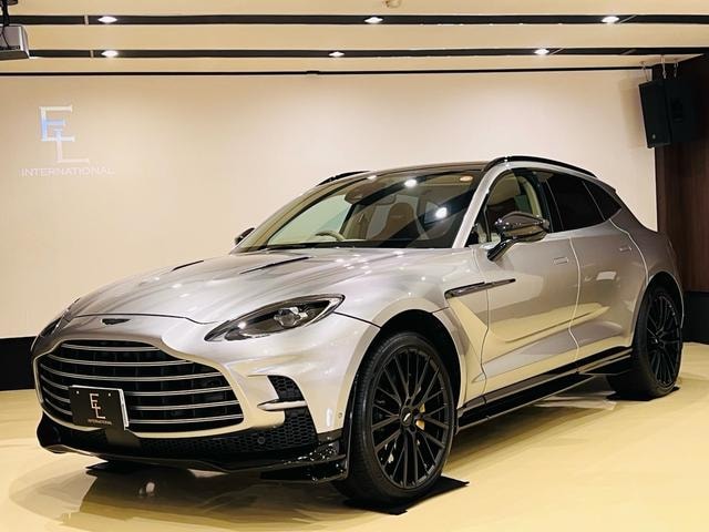 Aston Martin DBX 2023 — фото автомобиля