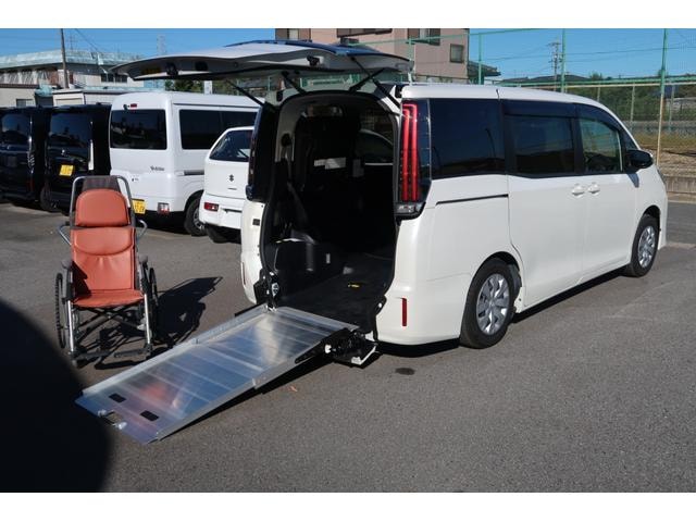 Toyota NOAH 2019 — фото автомобиля 1