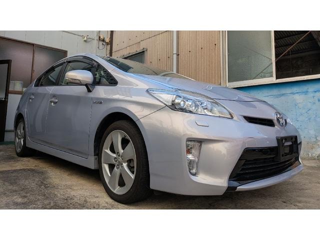 Toyota PRIUS 2013 — фото автомобиля