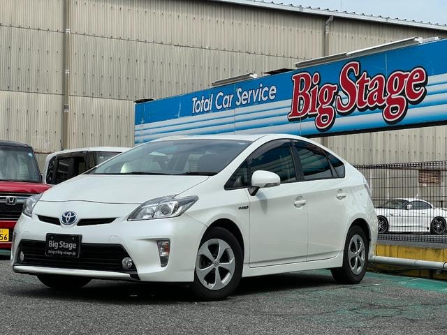 Toyota PRIUS 2015 — фото автомобиля 1