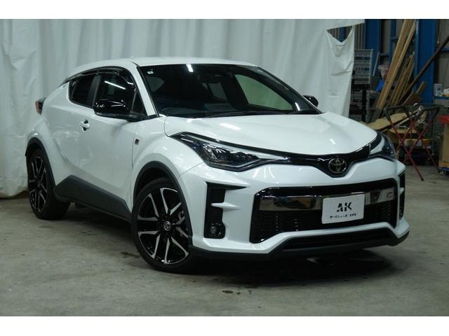 Toyota C-HR 2022 — фото автомобиля 1