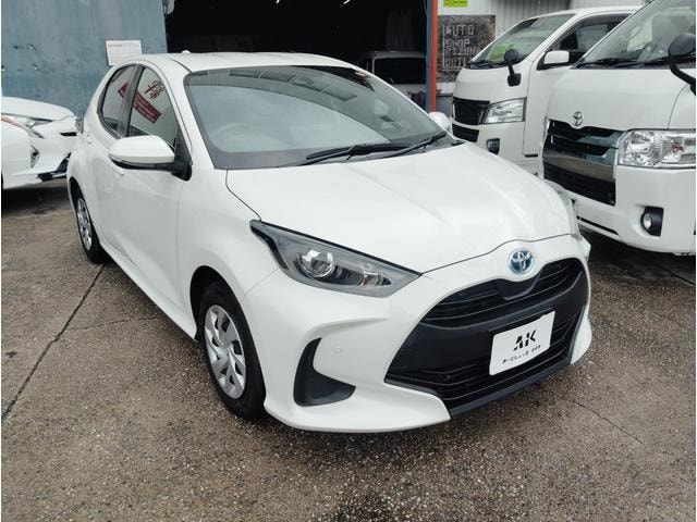 Toyota YARIS 2021 — фото автомобиля