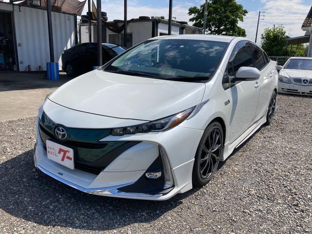 Toyota PRIUS PHV 2017 — фото автомобиля 1