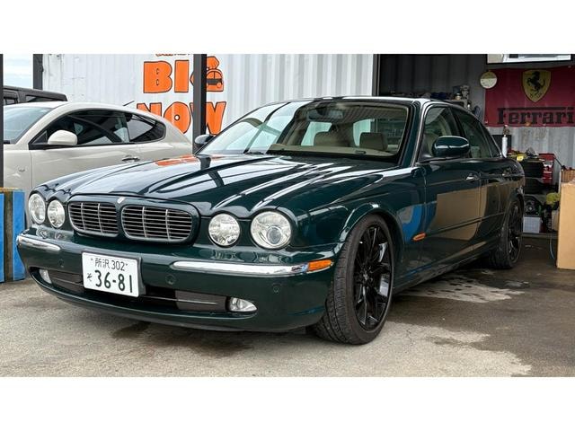 Jaguar XJ 2004 — фото автомобиля 1