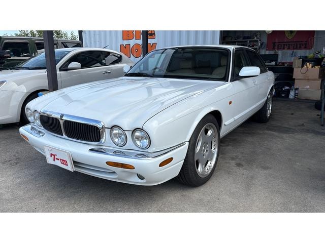 Jaguar XJ 1998 — фото автомобиля 1