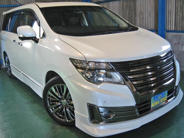 Nissan ELGRAND 2014 — фото автомобиля
