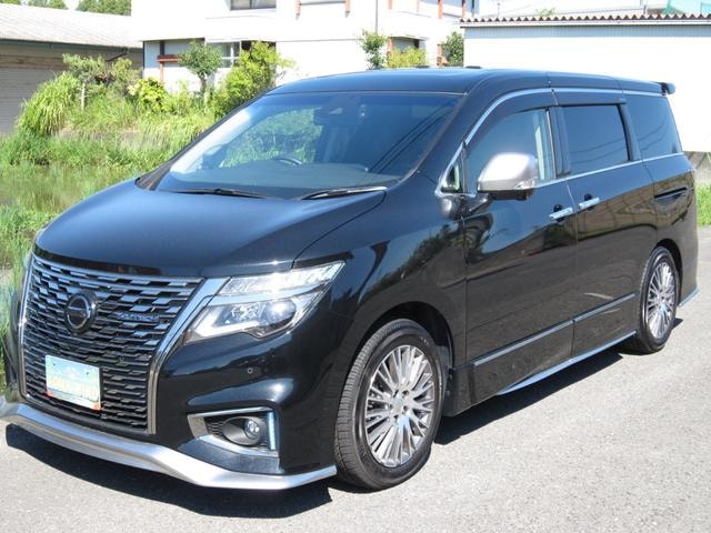 Nissan ELGRAND 2021 — фото автомобиля