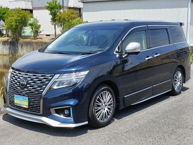 Nissan ELGRAND 2021 — фото автомобиля