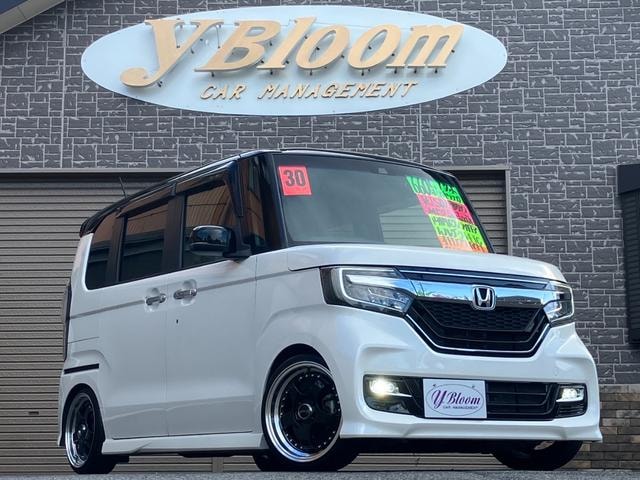 Honda N-BOX CUSTOM 2018 — фото автомобиля 1