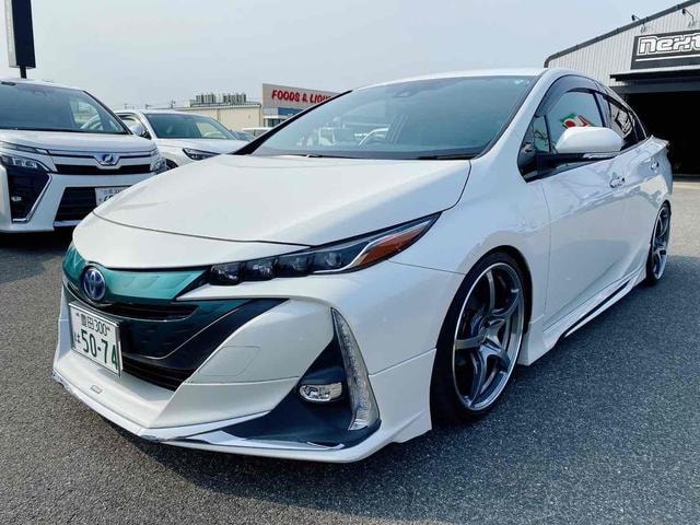 Toyota PRIUS PHV 2017 — фото автомобиля 1