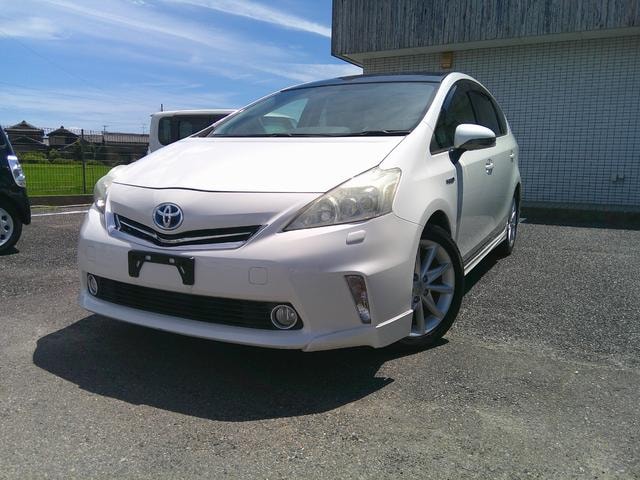 Toyota PRIUS ALPHA 2011 — фото автомобиля